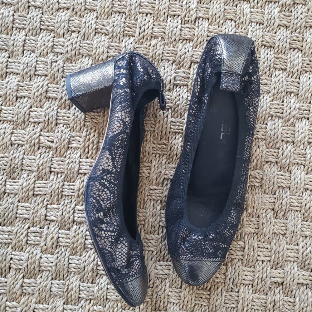 Chanel Size 40 Low Heel Shoes